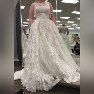 David’s wedding dress. Paid $1900. Asking $900. Never has been worn or altered.